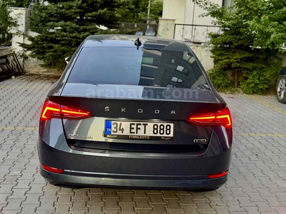SAHİBİNDEN 2021 Model Servis Bakımlı Skoda Octavia 1.5 e-Tec Premium 2021 Model  