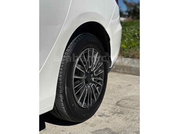 Üste 450bin civarı para verebileceğim düşük KM otomatik vites araçlarla takas olunur