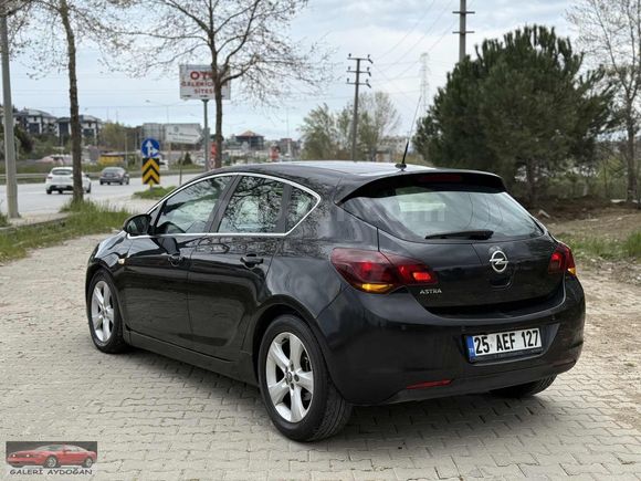 GALERİ AYDOĞAN DAN OPEL ASTRA J KASA BAKİMLİ ARAÇ