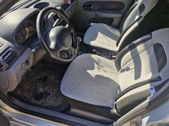 Sahibinden Renault Clio 1.4 RNA 2001 Model