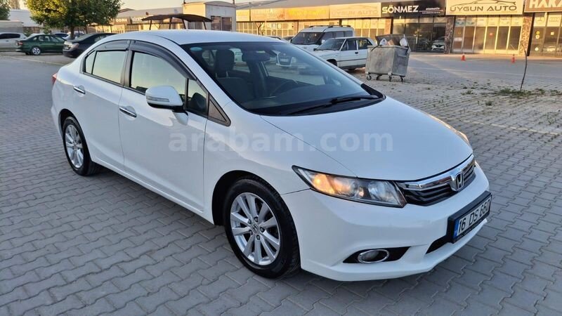 Galeriden Honda Civic 1.6i VTEC Eco Premium 2013 Model Kahramanmaraş 223.000 km Beyaz