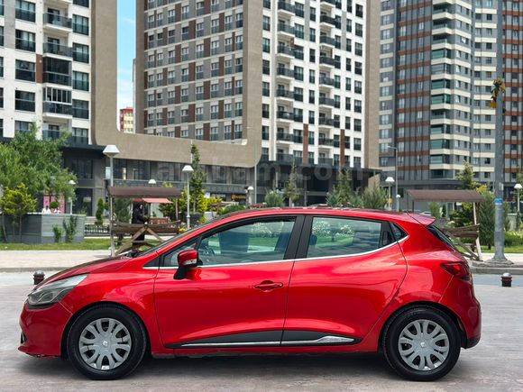RENAULT CLİO 2015 MODEL DÜŞÜK KM TEMİZ 