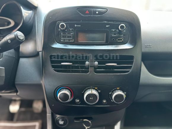RENAULT CLİO 2015 MODEL DÜŞÜK KM TEMİZ 