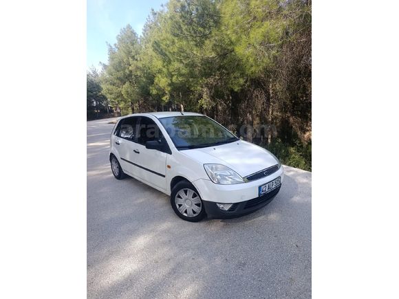 Sahibinden Ford Fiesta 1.4 TDCi Comfort 2004 Model  305000 km Beyaz