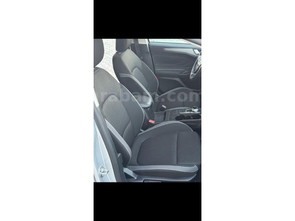 Sahibinden Hatasız  Ford Focus 1.5 EcoBlue Trend X 2023 Model Beyaz