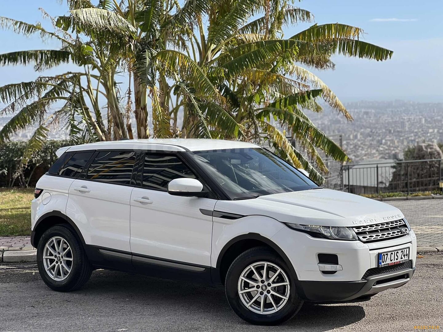Galeriden Land Rover Range Evoque 2.0 Si4 Pure 2013 Model Antalya 211.000 km Beyaz 2
