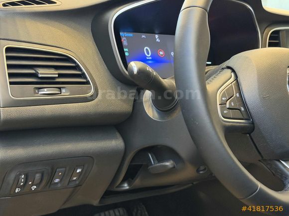 DERMAN AUTO EMSALSİZ MEGANE İCON OTOMATİK KM YOK KADAR AZ