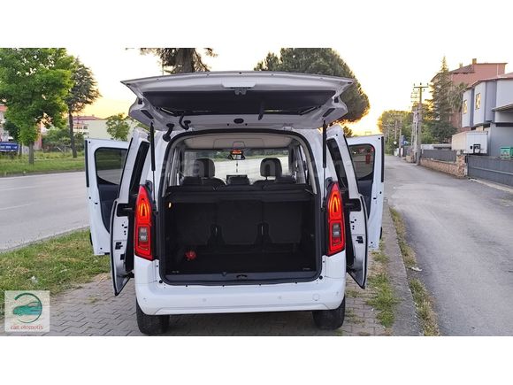 [CAN OTOMOTİV]DEN OPEL COMBO 1.5 ULTİMATE HATASIZ EN DOLUSU.
