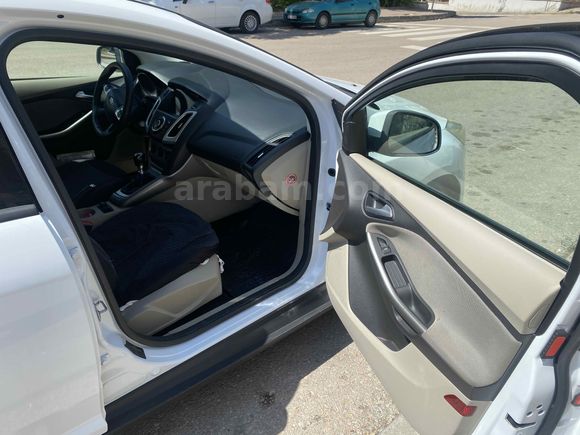 Sahibinden Ford Focus 1.6 TDCi Trend X 2014 Model  Acil