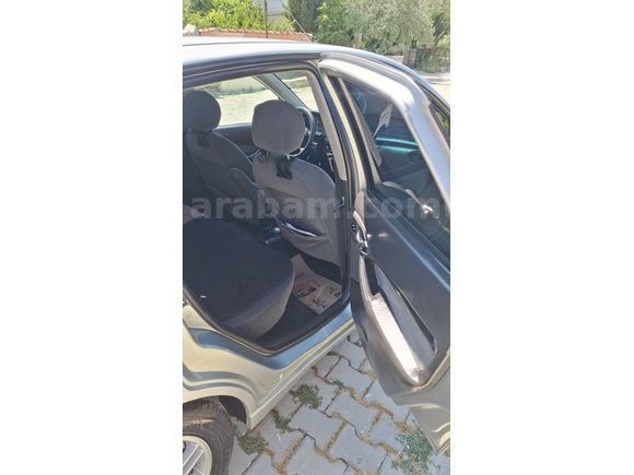 Sahibinden Ford Focus 1.6 Ghia 2004 Model Antalya