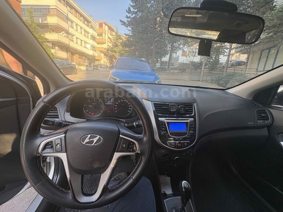 Sahibinden Hyundai Accent Blue 1.6 CRDI Mode Plus 2012 Model 