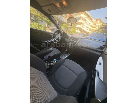Sahibinden Hyundai Accent Blue 1.6 CRDI Mode Plus 2012 Model 