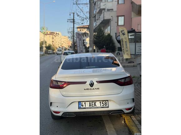 Sahibinden Renault Megane 1.3 TCe Joy 2022 Model 