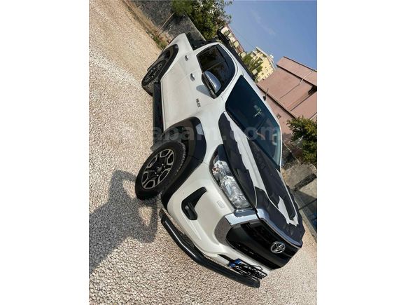 Galeriden Toyota Hilux 2.4 D-4D 4x2 Adventure 2022 Model İstanbul