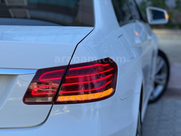 2013 MERCEDES E 180 ELİT HATASIZ BOYASIZ SADECE 180 BİN KM
