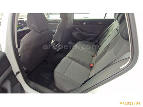2025 VW PASSAT VARIANT 1.5 eHYBRID IMPRESSION 204 BG HATASIZ