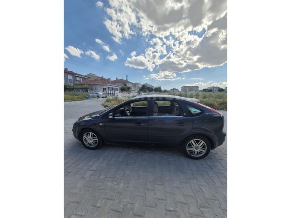 FORD FOCUS BENZİN LPG TAM OTOMATİK 190 BİNDE FULL PAKET