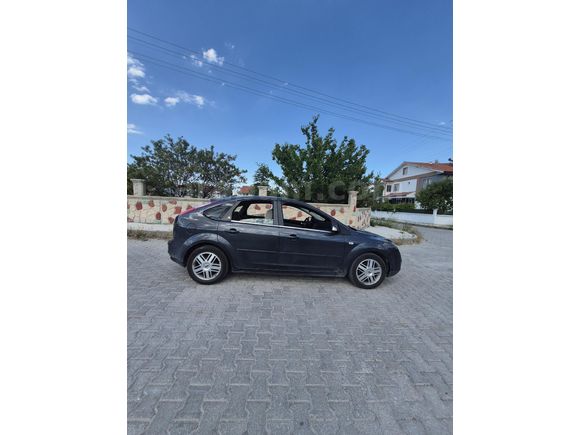 FORD FOCUS BENZİN LPG TAM OTOMATİK 190 BİNDE FULL PAKET