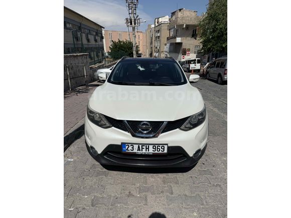 Sahibinden Nissan Qashqai 1.6 dCi Platinum Premium Pack 2014 Model  310.000 km Beyaz