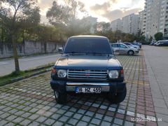 Sahibinden Mitsubishi Pajero 2.6 1993 Model  254.000 km Siyah