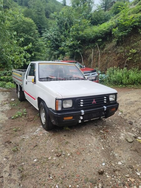 Sahibinden Mitsubishi L 200 4x2 Pick 7yildir bende motor yapılmış 50bin f bakımları olmuş çürük yok lastik ihticiyok muayneye hazır Up 1998 Model Rize