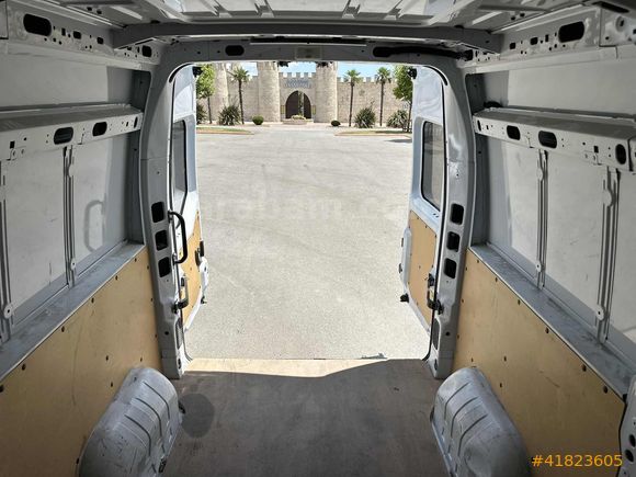 KRİSTAL MOTORSTAN 28 BİN KM RENAULT MASTER %20KDV