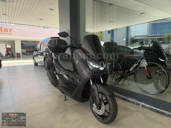 YAMAHA N-MAX 125 TECH MAX YENİ KASA FULL EXTRALI...
