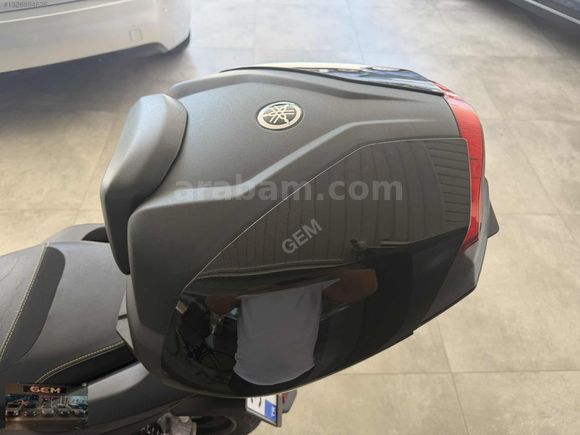 YAMAHA N-MAX 125 TECH MAX YENİ KASA FULL EXTRALI...