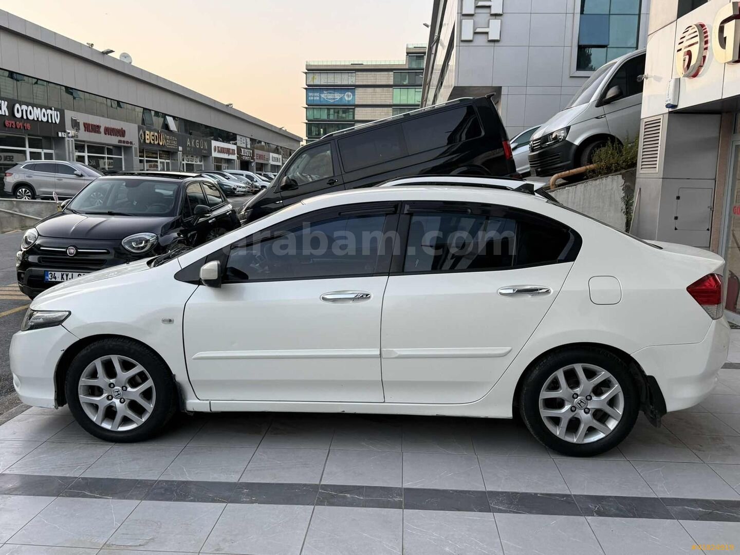 Galeriden Honda City 1.4 ES 2009 Model İstanbul 245.000 km Beyaz 6