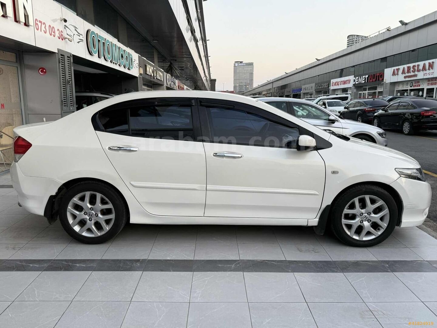Galeriden Honda City 1.4 ES 2009 Model İstanbul 245.000 km Beyaz 5
