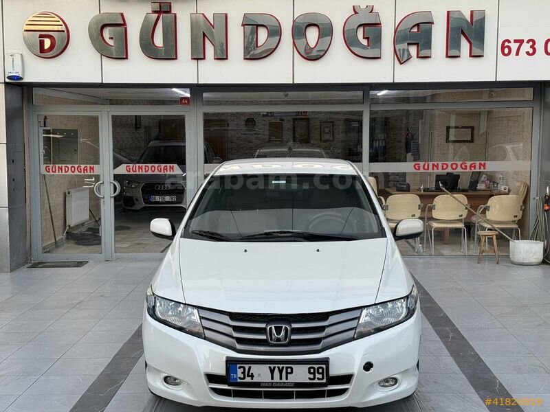 Galeriden Honda City 1.4 ES 2009 Model İstanbul 245.000 km Beyaz