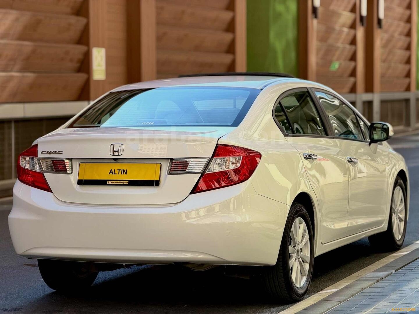 Galeriden Honda Civic 1.6i VTEC Eco Elegance 2013 Model İstanbul 45.000 km Beyaz 4