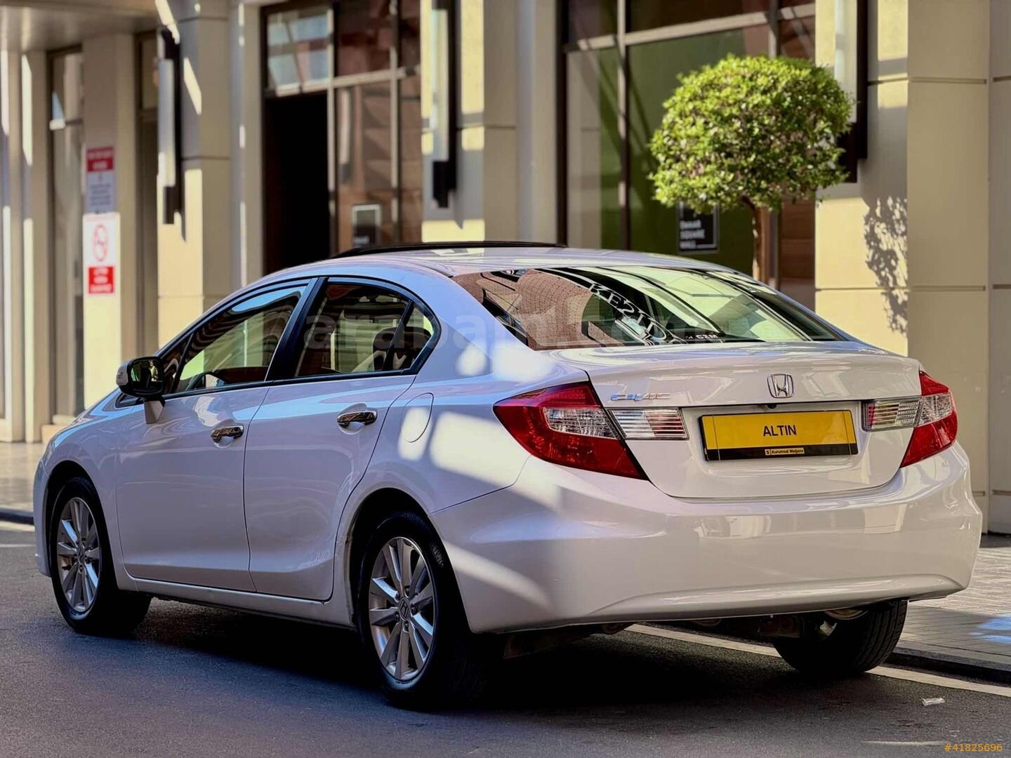 Galeriden Honda Civic 1.6i VTEC Eco Elegance 2013 Model İstanbul 45.000 km Beyaz 2