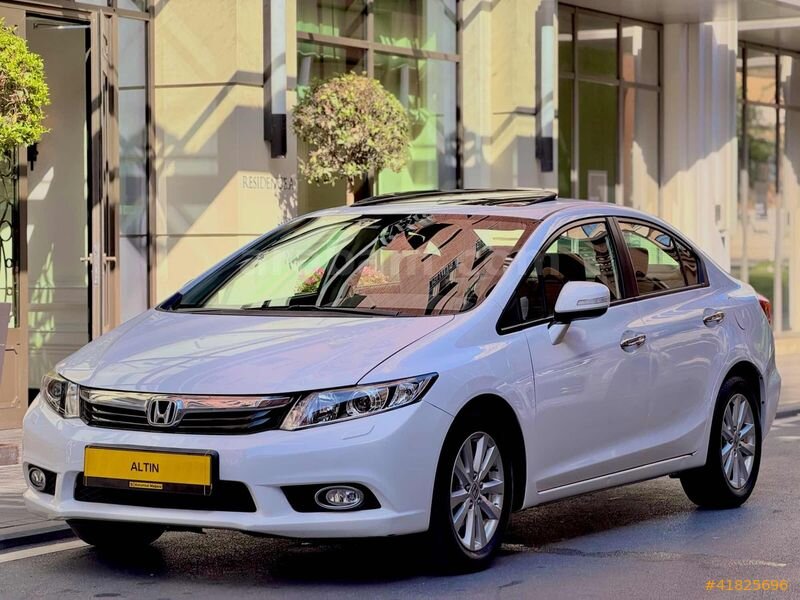 Galeriden Honda Civic 1.6i VTEC Eco Elegance 2013 Model İstanbul 45.000 km Beyaz