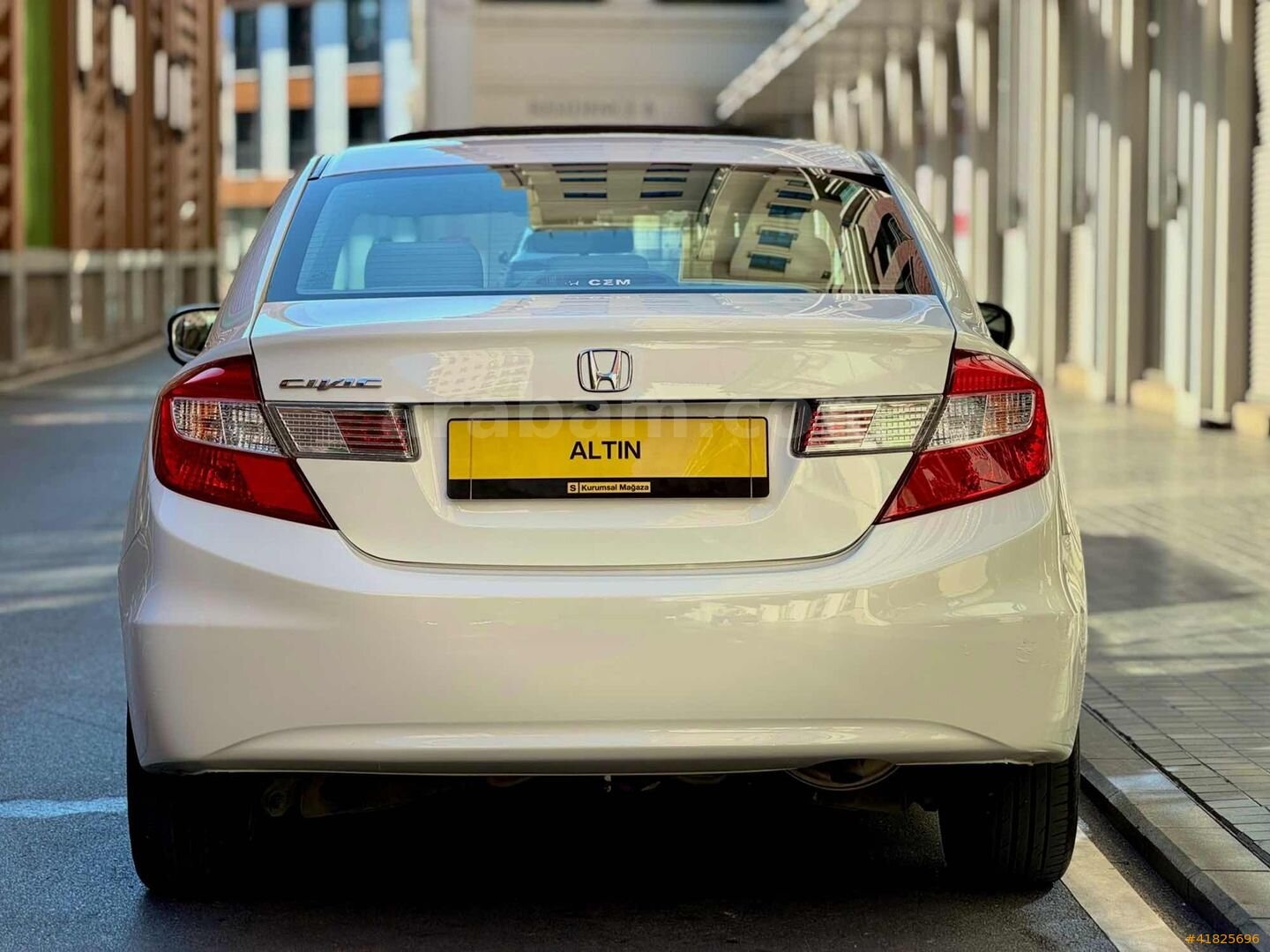 Galeriden Honda Civic 1.6i VTEC Eco Elegance 2013 Model İstanbul 45.000 km Beyaz 3