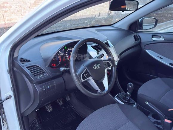 Sahibinden Hyundai Accent Blue 1.6 CRDI Mode Plus 2013 Model 