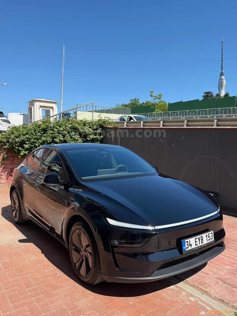 Galeriden Tesla Model Y Standart (Juniper) 2025 Model İstanbul 18.000 km Siyah 4