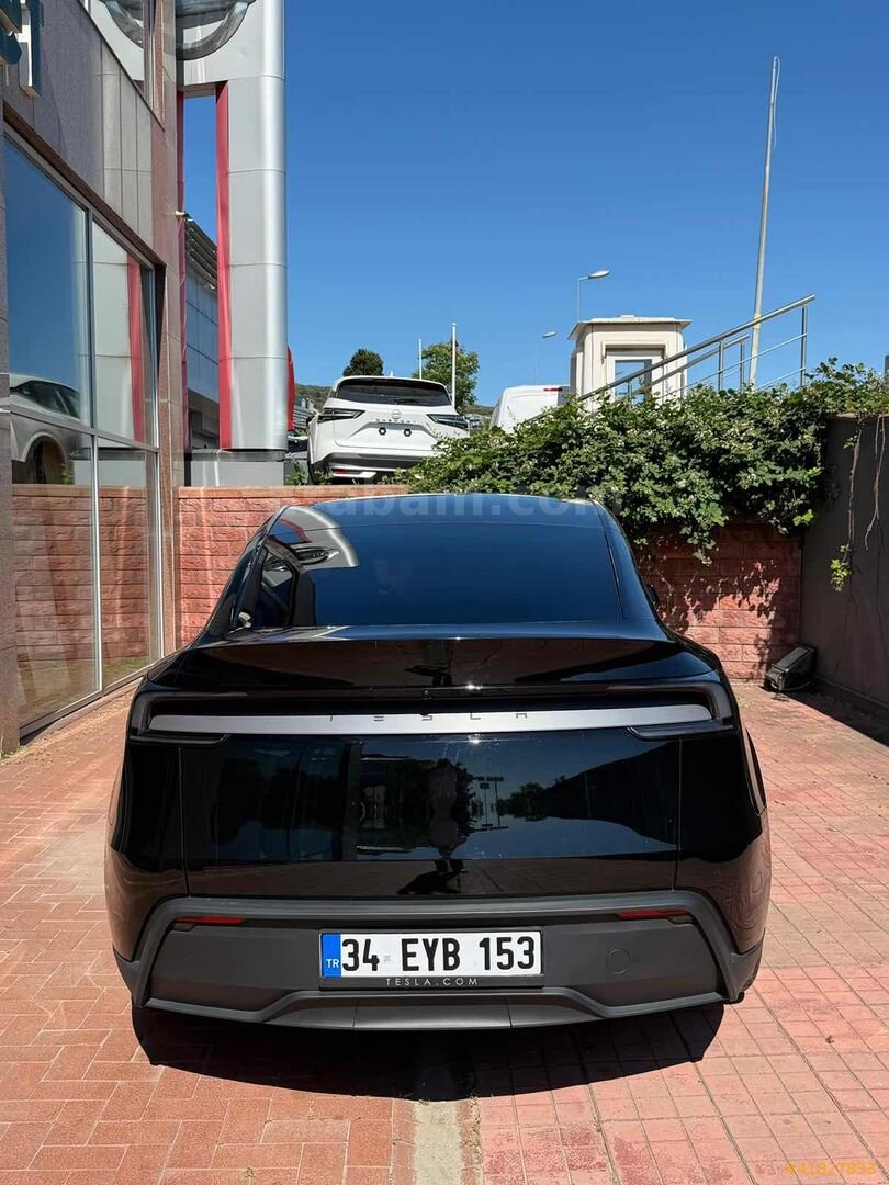 Galeriden Tesla Model Y Standart (Juniper) 2025 Model İstanbul 18.000 km Siyah 2