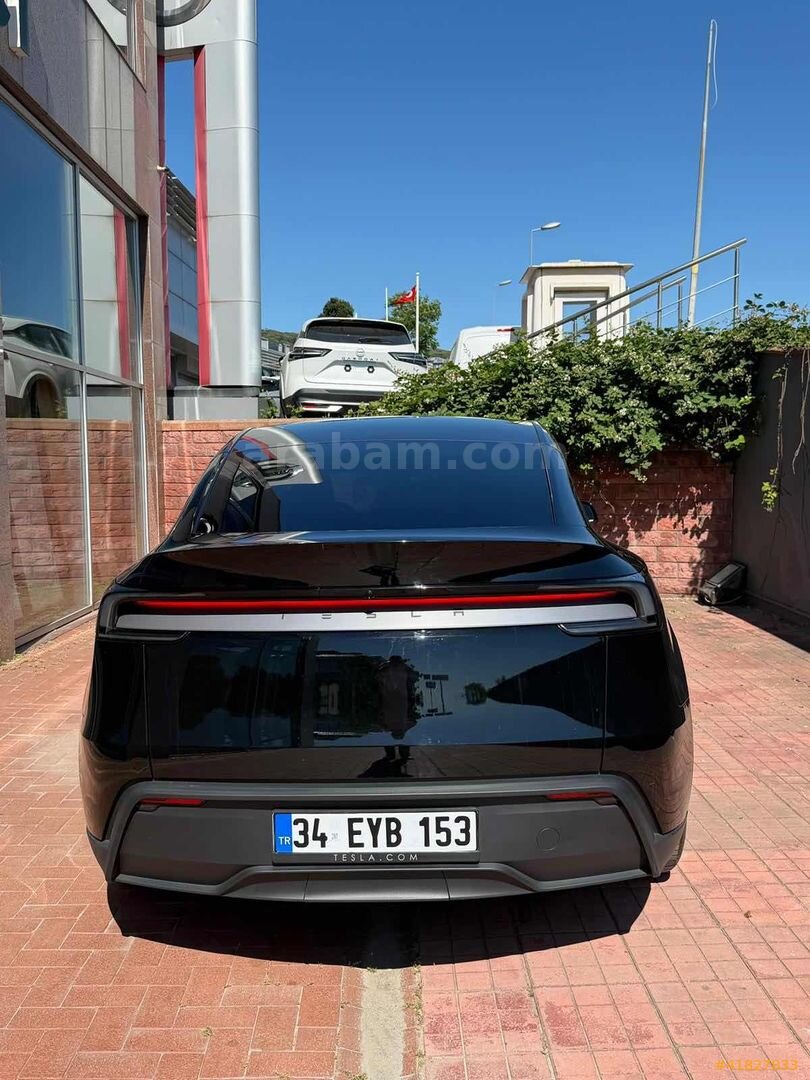 Galeriden Tesla Model Y Standart (Juniper) 2025 Model İstanbul 18.000 km Siyah 3