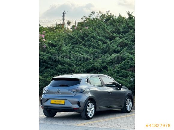 ALTINKÖSELER'DEN 2023 CLIO HATASIZ BOYASIZ %0.99 KREDİ İMKANI