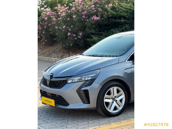 ALTINKÖSELER'DEN 2023 CLIO HATASIZ BOYASIZ %0.99 KREDİ İMKANI