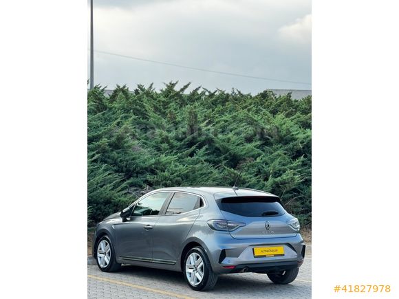 ALTINKÖSELER'DEN 2023 CLIO HATASIZ BOYASIZ %0.99 KREDİ İMKANI