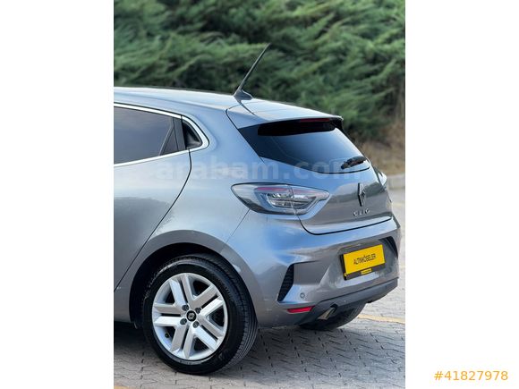 ALTINKÖSELER'DEN 2023 CLIO HATASIZ BOYASIZ %0.99 KREDİ İMKANI