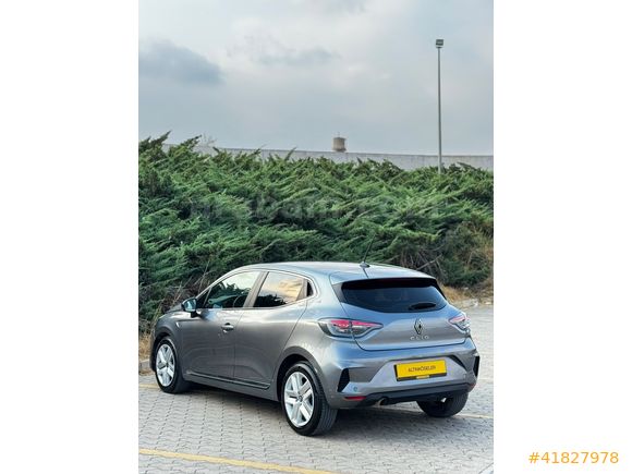 ALTINKÖSELER'DEN 2023 CLIO HATASIZ BOYASIZ %0.99 KREDİ İMKANI