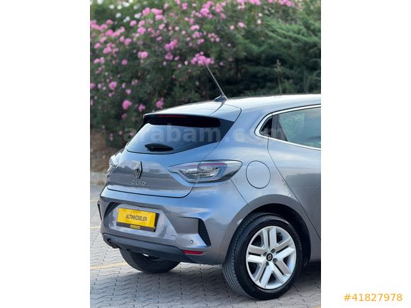 ALTINKÖSELER'DEN 2023 CLIO HATASIZ BOYASIZ %0.99 KREDİ İMKANI