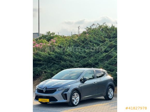 ALTINKÖSELER'DEN 2023 CLIO HATASIZ BOYASIZ %0.99 KREDİ İMKANI