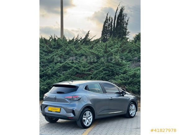 ALTINKÖSELER'DEN 2023 CLIO HATASIZ BOYASIZ %0.99 KREDİ İMKANI