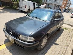 Değişensiz Klimalı Opel Astra 1.6 GL 16 valf 1998 Model