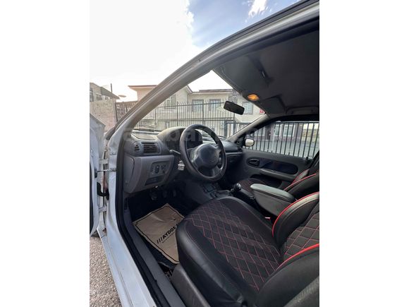 Sahibinden Renault Clio 1.4 RNA 2000 Model 