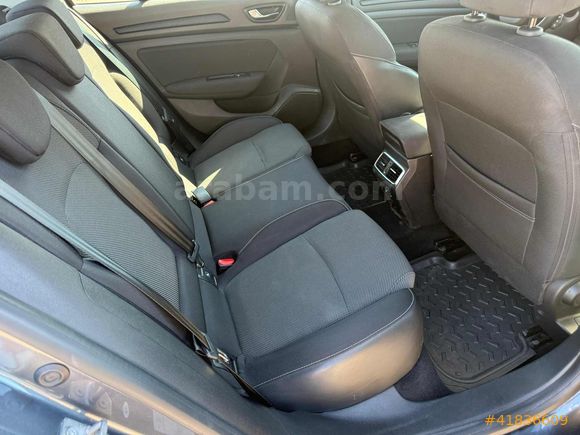 ÖZ BARIŞ | 2023 MEGANE 1.3TCe TOUCH EDC | TAKASLI | HATASIZ